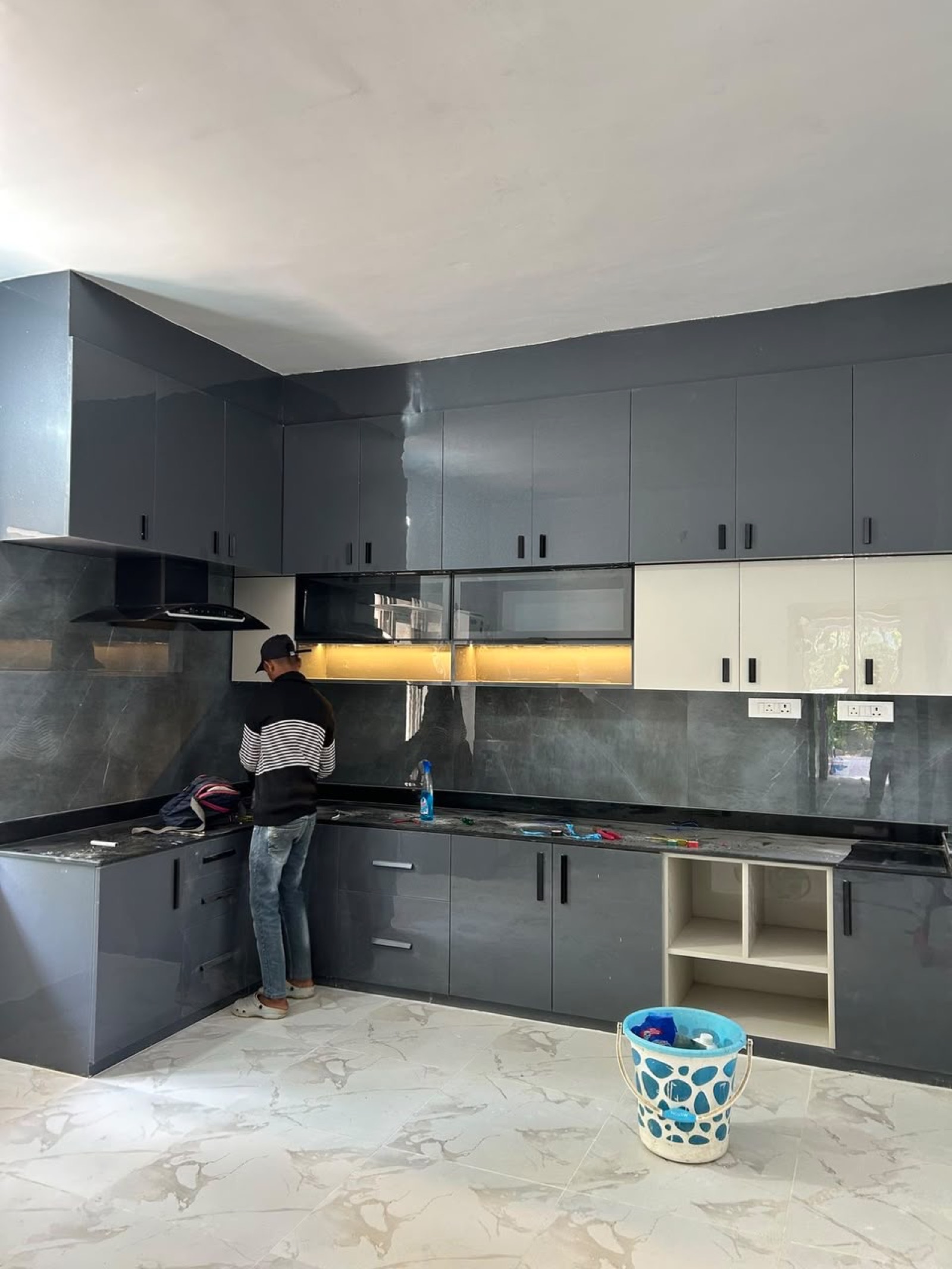 Charcoal fitted kitchen